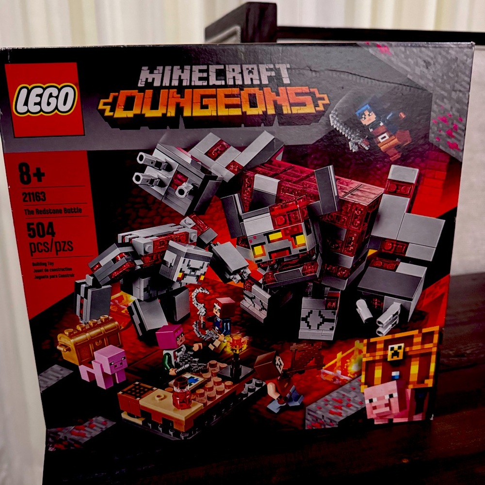 LEGO Minecraft: The Redstone Battle new..factory sealed